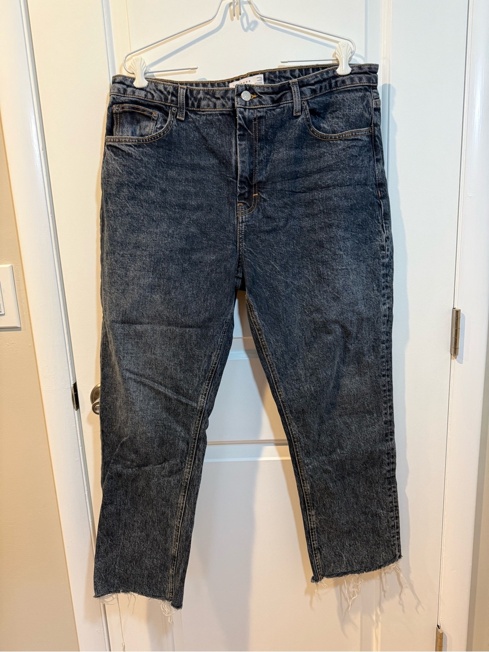 Topshop Men's Relaxed Straight Jeans in Washed Black